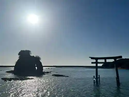 元嶋神社の{uncategorized: "未分類", other: "その他", undefined: "問題あり", building: "その他建物", grave: "お墓", sacred_gate: "鳥居", guardian: "狛犬", statue: "像", buddha: "仏像", history: "歴史", nature: "自然", garden: "庭園", animal: "動物", pagoda: "塔", temizu: "手水舎", mountain_gate: "山門・神門", sanctuary: "本殿・本堂", subordinate: "末社・摂社", art: "芸術", scenery: "景色", jizo: "地蔵", ema: "絵馬", goshuin: "御朱印", omikuji: "おみくじ", items: "授与品その他", amulet: "お守り", goshuincho: "御朱印帳", eats: "食事", festival: "お祭り", votive_dance: "神楽", shichigosan: "七五三参", wedding: "結婚式", experience: "体験その他", initially: "初詣", around: "周辺", anti_infection: "感染症対策"}