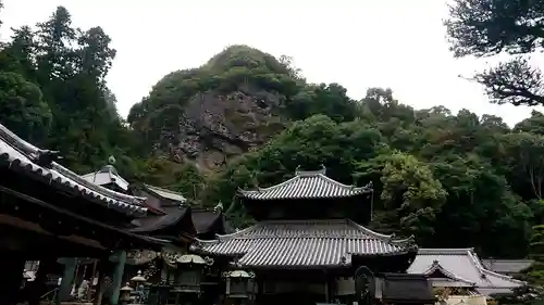 宝山寺の本殿