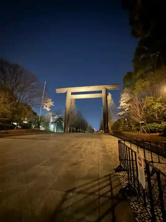 靖國神社の{uncategorized: "未分類", other: "その他", undefined: "問題あり", building: "その他建物", grave: "お墓", sacred_gate: "鳥居", guardian: "狛犬", statue: "像", buddha: "仏像", history: "歴史", nature: "自然", garden: "庭園", animal: "動物", pagoda: "塔", temizu: "手水舎", mountain_gate: "山門・神門", sanctuary: "本殿・本堂", subordinate: "末社・摂社", art: "芸術", scenery: "景色", jizo: "地蔵", ema: "絵馬", goshuin: "御朱印", omikuji: "おみくじ", items: "授与品その他", amulet: "お守り", goshuincho: "御朱印帳", eats: "食事", festival: "お祭り", votive_dance: "神楽", shichigosan: "七五三参", wedding: "結婚式", experience: "体験その他", initially: "初詣", around: "周辺", anti_infection: "感染症対策"}