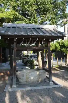 皇小津神社の手水舎