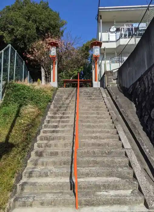 忍陵神社の建物その他