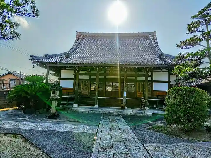 西来寺の本殿・本堂