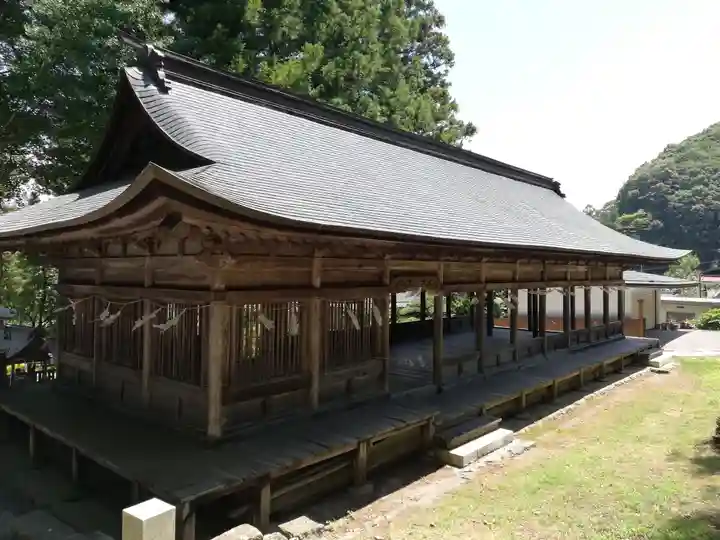 諏訪大社上社前宮の本殿・本堂