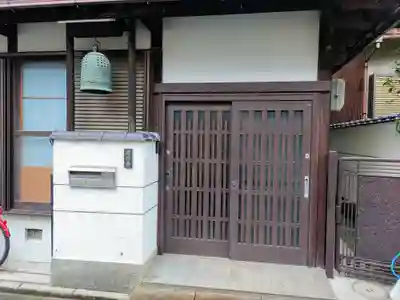 聞信寺の本殿・本堂