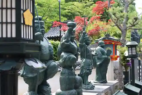 霊山寺の像