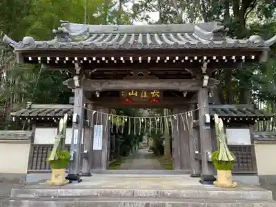 天台宗　長窪山　正覚寺の山門・神門