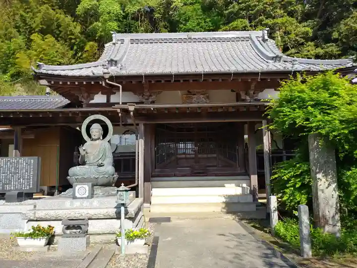 根本寺の本殿・本堂