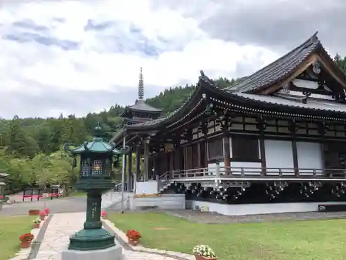 青龍寺(昭和大仏)の本殿