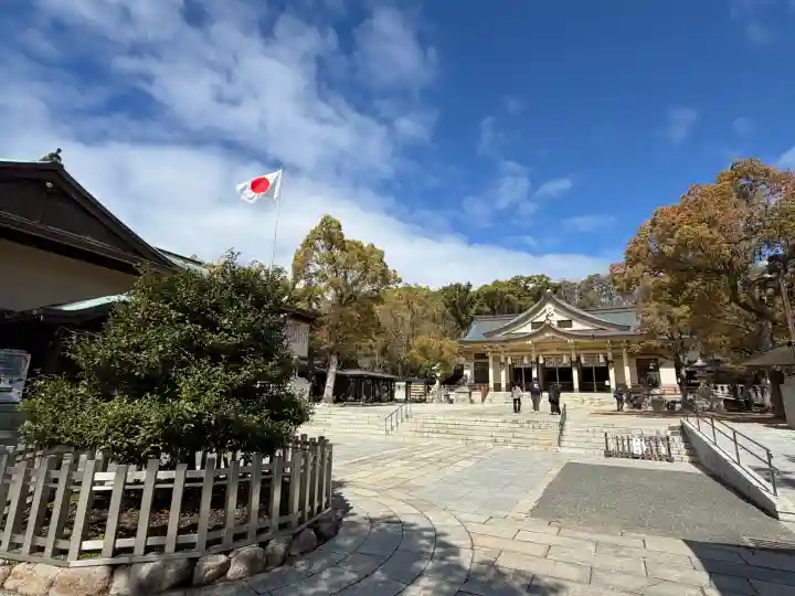 湊川神社の{uncategorized: "未分類", other: "その他", undefined: "問題あり", building: "その他建物", grave: "お墓", sacred_gate: "鳥居", guardian: "狛犬", statue: "像", buddha: "仏像", history: "歴史", nature: "自然", garden: "庭園", animal: "動物", pagoda: "塔", temizu: "手水舎", mountain_gate: "山門・神門", sanctuary: "本殿・本堂", subordinate: "末社・摂社", art: "芸術", scenery: "景色", jizo: "地蔵", ema: "絵馬", goshuin: "御朱印", omikuji: "おみくじ", items: "授与品その他", amulet: "お守り", goshuincho: "御朱印帳", eats: "食事", festival: "お祭り", votive_dance: "神楽", shichigosan: "七五三参", wedding: "結婚式", experience: "体験その他", initially: "初詣", around: "周辺", anti_infection: "感染症対策"}
