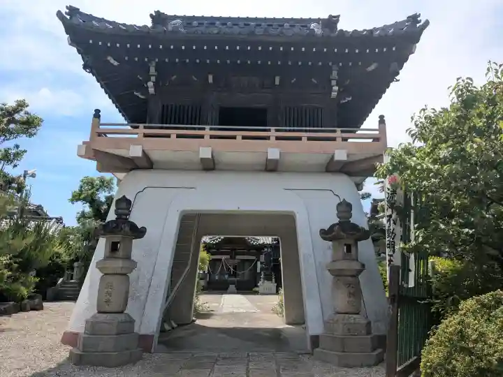 総持寺の{uncategorized: "未分類", other: "その他", undefined: "問題あり", building: "その他建物", grave: "お墓", sacred_gate: "鳥居", guardian: "狛犬", statue: "像", buddha: "仏像", history: "歴史", nature: "自然", garden: "庭園", animal: "動物", pagoda: "塔", temizu: "手水舎", mountain_gate: "山門・神門", sanctuary: "本殿・本堂", subordinate: "末社・摂社", art: "芸術", scenery: "景色", jizo: "地蔵", ema: "絵馬", goshuin: "御朱印", omikuji: "おみくじ", items: "授与品その他", amulet: "お守り", goshuincho: "御朱印帳", eats: "食事", festival: "お祭り", votive_dance: "神楽", shichigosan: "七五三参", wedding: "結婚式", experience: "体験その他", initially: "初詣", around: "周辺", anti_infection: "感染症対策"}