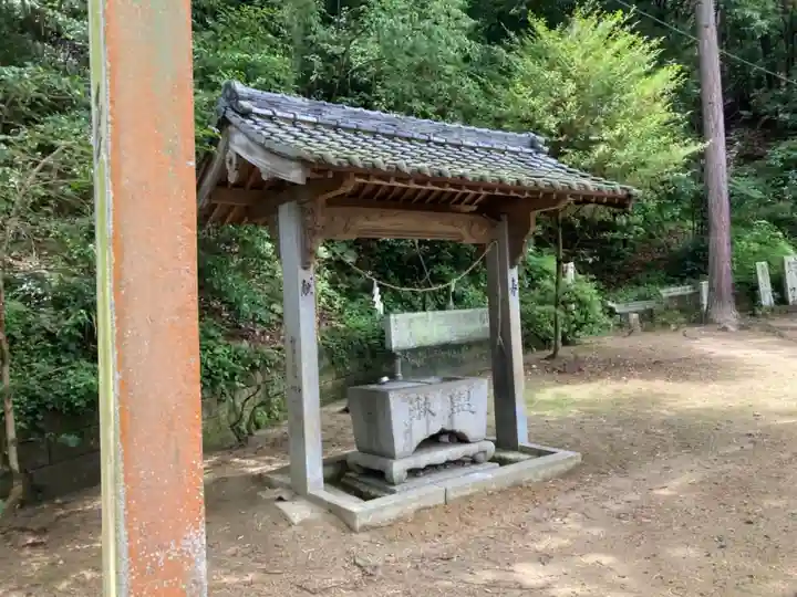 與理家神社の手水舎