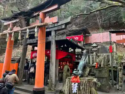 伏見稲荷大社の{uncategorized: "未分類", other: "その他", undefined: "問題あり", building: "その他建物", grave: "お墓", sacred_gate: "鳥居", guardian: "狛犬", statue: "像", buddha: "仏像", history: "歴史", nature: "自然", garden: "庭園", animal: "動物", pagoda: "塔", temizu: "手水舎", mountain_gate: "山門・神門", sanctuary: "本殿・本堂", subordinate: "末社・摂社", art: "芸術", scenery: "景色", jizo: "地蔵", ema: "絵馬", goshuin: "御朱印", omikuji: "おみくじ", items: "授与品その他", amulet: "お守り", goshuincho: "御朱印帳", eats: "食事", festival: "お祭り", votive_dance: "神楽", shichigosan: "七五三参", wedding: "結婚式", experience: "体験その他", initially: "初詣", around: "周辺", anti_infection: "感染症対策"}