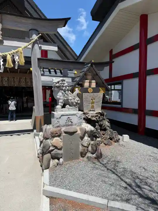 冨士山小御嶽神社の{uncategorized: "未分類", other: "その他", undefined: "問題あり", building: "その他建物", grave: "お墓", sacred_gate: "鳥居", guardian: "狛犬", statue: "像", buddha: "仏像", history: "歴史", nature: "自然", garden: "庭園", animal: "動物", pagoda: "塔", temizu: "手水舎", mountain_gate: "山門・神門", sanctuary: "本殿・本堂", subordinate: "末社・摂社", art: "芸術", scenery: "景色", jizo: "地蔵", ema: "絵馬", goshuin: "御朱印", omikuji: "おみくじ", items: "授与品その他", amulet: "お守り", goshuincho: "御朱印帳", eats: "食事", festival: "お祭り", votive_dance: "神楽", shichigosan: "七五三参", wedding: "結婚式", experience: "体験その他", initially: "初詣", around: "周辺", anti_infection: "感染症対策"}