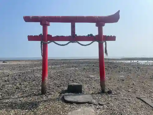 大魚神社の海中鳥居の鳥居