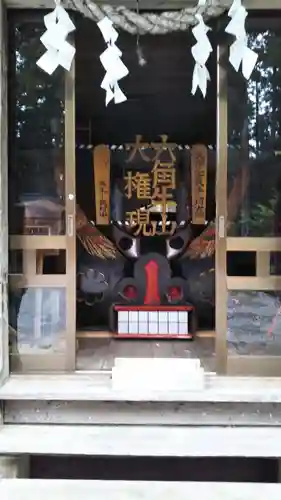 六神石神社の本殿