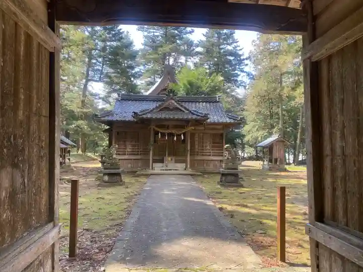 御出石神社の{uncategorized: "未分類", other: "その他", undefined: "問題あり", building: "その他建物", grave: "お墓", sacred_gate: "鳥居", guardian: "狛犬", statue: "像", buddha: "仏像", history: "歴史", nature: "自然", garden: "庭園", animal: "動物", pagoda: "塔", temizu: "手水舎", mountain_gate: "山門・神門", sanctuary: "本殿・本堂", subordinate: "末社・摂社", art: "芸術", scenery: "景色", jizo: "地蔵", ema: "絵馬", goshuin: "御朱印", omikuji: "おみくじ", items: "授与品その他", amulet: "お守り", goshuincho: "御朱印帳", eats: "食事", festival: "お祭り", votive_dance: "神楽", shichigosan: "七五三参", wedding: "結婚式", experience: "体験その他", initially: "初詣", around: "周辺", anti_infection: "感染症対策"}