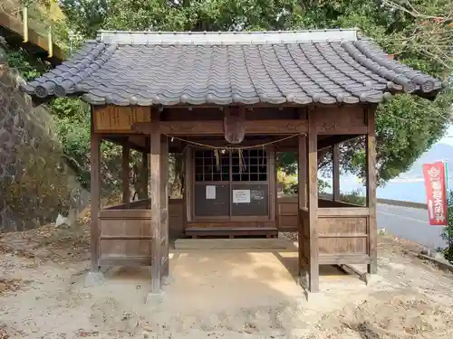 稲荷神社の本殿