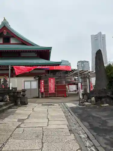 成田山横浜別院延命院の{uncategorized: "未分類", other: "その他", undefined: "問題あり", building: "その他建物", grave: "お墓", sacred_gate: "鳥居", guardian: "狛犬", statue: "像", buddha: "仏像", history: "歴史", nature: "自然", garden: "庭園", animal: "動物", pagoda: "塔", temizu: "手水舎", mountain_gate: "山門・神門", sanctuary: "本殿・本堂", subordinate: "末社・摂社", art: "芸術", scenery: "景色", jizo: "地蔵", ema: "絵馬", goshuin: "御朱印", omikuji: "おみくじ", items: "授与品その他", amulet: "お守り", goshuincho: "御朱印帳", eats: "食事", festival: "お祭り", votive_dance: "神楽", shichigosan: "七五三参", wedding: "結婚式", experience: "体験その他", initially: "初詣", around: "周辺", anti_infection: "感染症対策"}