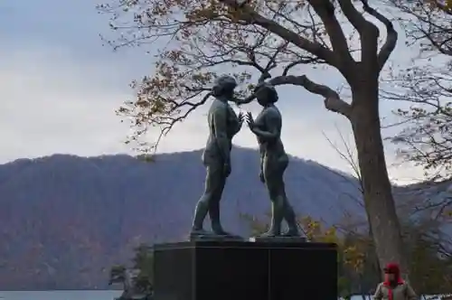 十和田神社の像