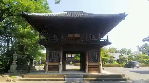 蓮光寺の山門