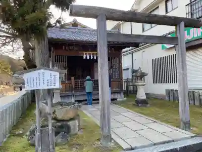 金刀比羅神社の{uncategorized: "未分類", other: "その他", undefined: "問題あり", building: "その他建物", grave: "お墓", sacred_gate: "鳥居", guardian: "狛犬", statue: "像", buddha: "仏像", history: "歴史", nature: "自然", garden: "庭園", animal: "動物", pagoda: "塔", temizu: "手水舎", mountain_gate: "山門・神門", sanctuary: "本殿・本堂", subordinate: "末社・摂社", art: "芸術", scenery: "景色", jizo: "地蔵", ema: "絵馬", goshuin: "御朱印", omikuji: "おみくじ", items: "授与品その他", amulet: "お守り", goshuincho: "御朱印帳", eats: "食事", festival: "お祭り", votive_dance: "神楽", shichigosan: "七五三参", wedding: "結婚式", experience: "体験その他", initially: "初詣", around: "周辺", anti_infection: "感染症対策"}