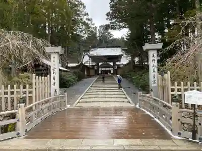 高野山金剛峯寺の{uncategorized: "未分類", other: "その他", undefined: "問題あり", building: "その他建物", grave: "お墓", sacred_gate: "鳥居", guardian: "狛犬", statue: "像", buddha: "仏像", history: "歴史", nature: "自然", garden: "庭園", animal: "動物", pagoda: "塔", temizu: "手水舎", mountain_gate: "山門・神門", sanctuary: "本殿・本堂", subordinate: "末社・摂社", art: "芸術", scenery: "景色", jizo: "地蔵", ema: "絵馬", goshuin: "御朱印", omikuji: "おみくじ", items: "授与品その他", amulet: "お守り", goshuincho: "御朱印帳", eats: "食事", festival: "お祭り", votive_dance: "神楽", shichigosan: "七五三参", wedding: "結婚式", experience: "体験その他", initially: "初詣", around: "周辺", anti_infection: "感染症対策"}