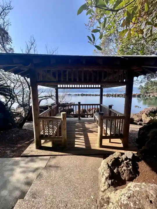 龍神社の{uncategorized: "未分類", other: "その他", undefined: "問題あり", building: "その他建物", grave: "お墓", sacred_gate: "鳥居", guardian: "狛犬", statue: "像", buddha: "仏像", history: "歴史", nature: "自然", garden: "庭園", animal: "動物", pagoda: "塔", temizu: "手水舎", mountain_gate: "山門・神門", sanctuary: "本殿・本堂", subordinate: "末社・摂社", art: "芸術", scenery: "景色", jizo: "地蔵", ema: "絵馬", goshuin: "御朱印", omikuji: "おみくじ", items: "授与品その他", amulet: "お守り", goshuincho: "御朱印帳", eats: "食事", festival: "お祭り", votive_dance: "神楽", shichigosan: "七五三参", wedding: "結婚式", experience: "体験その他", initially: "初詣", around: "周辺", anti_infection: "感染症対策"}