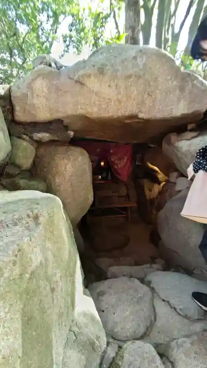 天開稲荷社の{uncategorized: "未分類", other: "その他", undefined: "問題あり", building: "その他建物", grave: "お墓", sacred_gate: "鳥居", guardian: "狛犬", statue: "像", buddha: "仏像", history: "歴史", nature: "自然", garden: "庭園", animal: "動物", pagoda: "塔", temizu: "手水舎", mountain_gate: "山門・神門", sanctuary: "本殿・本堂", subordinate: "末社・摂社", art: "芸術", scenery: "景色", jizo: "地蔵", ema: "絵馬", goshuin: "御朱印", omikuji: "おみくじ", items: "授与品その他", amulet: "お守り", goshuincho: "御朱印帳", eats: "食事", festival: "お祭り", votive_dance: "神楽", shichigosan: "七五三参", wedding: "結婚式", experience: "体験その他", initially: "初詣", around: "周辺", anti_infection: "感染症対策"}