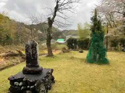 光善寺の{uncategorized: "未分類", other: "その他", undefined: "問題あり", building: "その他建物", grave: "お墓", sacred_gate: "鳥居", guardian: "狛犬", statue: "像", buddha: "仏像", history: "歴史", nature: "自然", garden: "庭園", animal: "動物", pagoda: "塔", temizu: "手水舎", mountain_gate: "山門・神門", sanctuary: "本殿・本堂", subordinate: "末社・摂社", art: "芸術", scenery: "景色", jizo: "地蔵", ema: "絵馬", goshuin: "御朱印", omikuji: "おみくじ", items: "授与品その他", amulet: "お守り", goshuincho: "御朱印帳", eats: "食事", festival: "お祭り", votive_dance: "神楽", shichigosan: "七五三参", wedding: "結婚式", experience: "体験その他", initially: "初詣", around: "周辺", anti_infection: "感染症対策"}