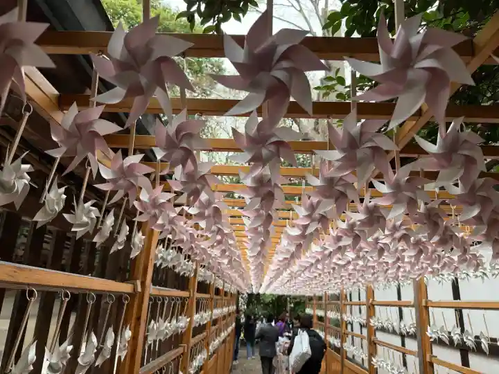 川越氷川神社の{uncategorized: "未分類", other: "その他", undefined: "問題あり", building: "その他建物", grave: "お墓", sacred_gate: "鳥居", guardian: "狛犬", statue: "像", buddha: "仏像", history: "歴史", nature: "自然", garden: "庭園", animal: "動物", pagoda: "塔", temizu: "手水舎", mountain_gate: "山門・神門", sanctuary: "本殿・本堂", subordinate: "末社・摂社", art: "芸術", scenery: "景色", jizo: "地蔵", ema: "絵馬", goshuin: "御朱印", omikuji: "おみくじ", items: "授与品その他", amulet: "お守り", goshuincho: "御朱印帳", eats: "食事", festival: "お祭り", votive_dance: "神楽", shichigosan: "七五三参", wedding: "結婚式", experience: "体験その他", initially: "初詣", around: "周辺", anti_infection: "感染症対策"}