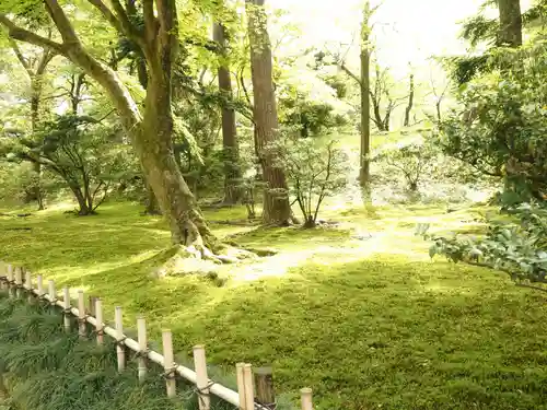 石浦神社の庭園