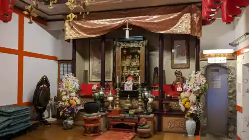 岩戸観音堂の本殿・本堂