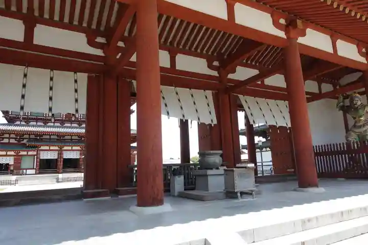 薬師寺の山門・神門