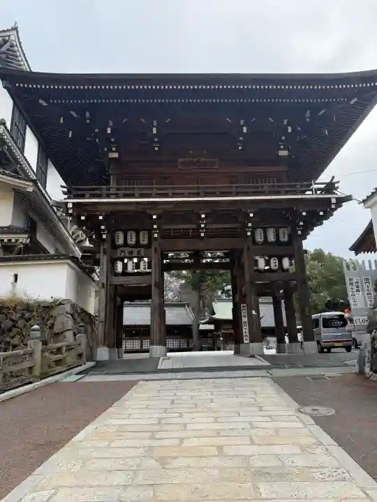 小倉祇園八坂神社の{uncategorized: "未分類", other: "その他", undefined: "問題あり", building: "その他建物", grave: "お墓", sacred_gate: "鳥居", guardian: "狛犬", statue: "像", buddha: "仏像", history: "歴史", nature: "自然", garden: "庭園", animal: "動物", pagoda: "塔", temizu: "手水舎", mountain_gate: "山門・神門", sanctuary: "本殿・本堂", subordinate: "末社・摂社", art: "芸術", scenery: "景色", jizo: "地蔵", ema: "絵馬", goshuin: "御朱印", omikuji: "おみくじ", items: "授与品その他", amulet: "お守り", goshuincho: "御朱印帳", eats: "食事", festival: "お祭り", votive_dance: "神楽", shichigosan: "七五三参", wedding: "結婚式", experience: "体験その他", initially: "初詣", around: "周辺", anti_infection: "感染症対策"}