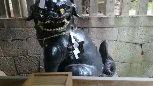 由加山 由加神社本宮の狛犬