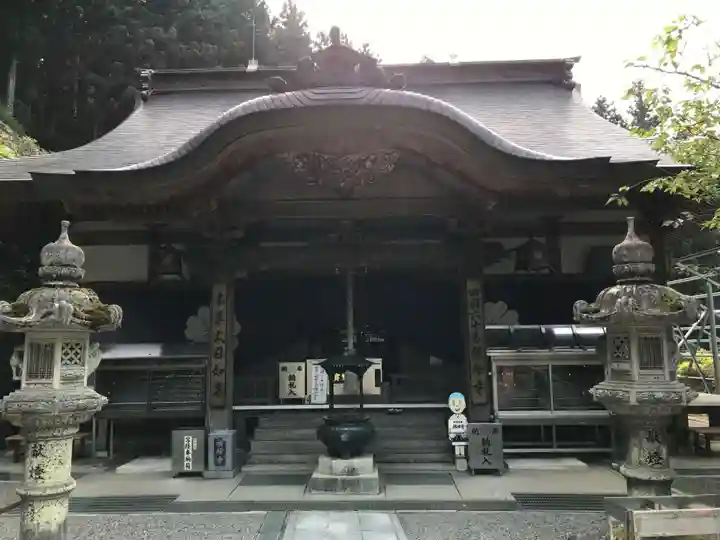 横峰寺の本殿・本堂