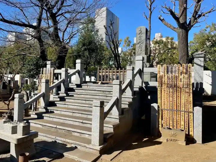 本立寺の{uncategorized: "未分類", other: "その他", undefined: "問題あり", building: "その他建物", grave: "お墓", sacred_gate: "鳥居", guardian: "狛犬", statue: "像", buddha: "仏像", history: "歴史", nature: "自然", garden: "庭園", animal: "動物", pagoda: "塔", temizu: "手水舎", mountain_gate: "山門・神門", sanctuary: "本殿・本堂", subordinate: "末社・摂社", art: "芸術", scenery: "景色", jizo: "地蔵", ema: "絵馬", goshuin: "御朱印", omikuji: "おみくじ", items: "授与品その他", amulet: "お守り", goshuincho: "御朱印帳", eats: "食事", festival: "お祭り", votive_dance: "神楽", shichigosan: "七五三参", wedding: "結婚式", experience: "体験その他", initially: "初詣", around: "周辺", anti_infection: "感染症対策"}