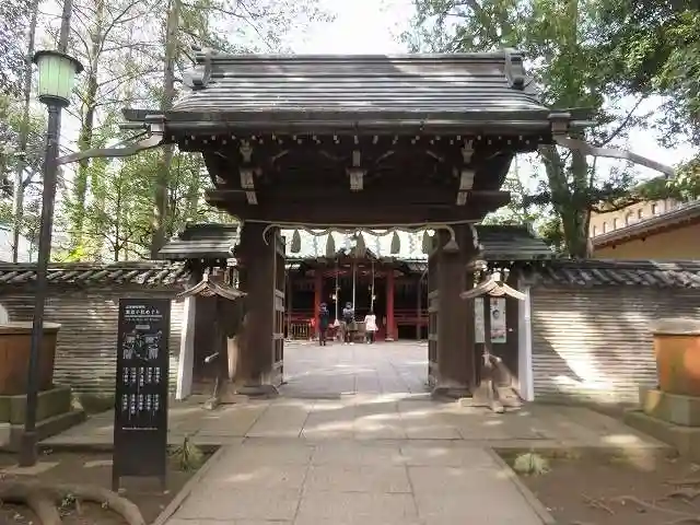 赤坂氷川神社の山門・神門