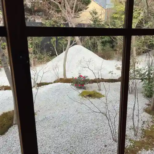 興聖寺の{uncategorized: "未分類", other: "その他", undefined: "問題あり", building: "その他建物", grave: "お墓", sacred_gate: "鳥居", guardian: "狛犬", statue: "像", buddha: "仏像", history: "歴史", nature: "自然", garden: "庭園", animal: "動物", pagoda: "塔", temizu: "手水舎", mountain_gate: "山門・神門", sanctuary: "本殿・本堂", subordinate: "末社・摂社", art: "芸術", scenery: "景色", jizo: "地蔵", ema: "絵馬", goshuin: "御朱印", omikuji: "おみくじ", items: "授与品その他", amulet: "お守り", goshuincho: "御朱印帳", eats: "食事", festival: "お祭り", votive_dance: "神楽", shichigosan: "七五三参", wedding: "結婚式", experience: "体験その他", initially: "初詣", around: "周辺", anti_infection: "感染症対策"}