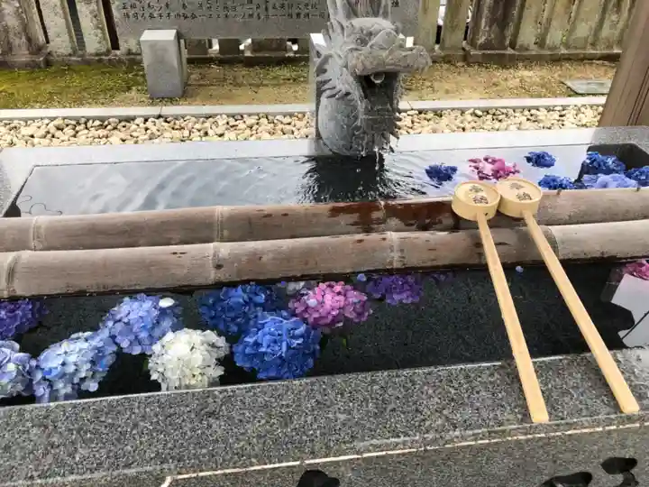 粟井神社の手水舎
