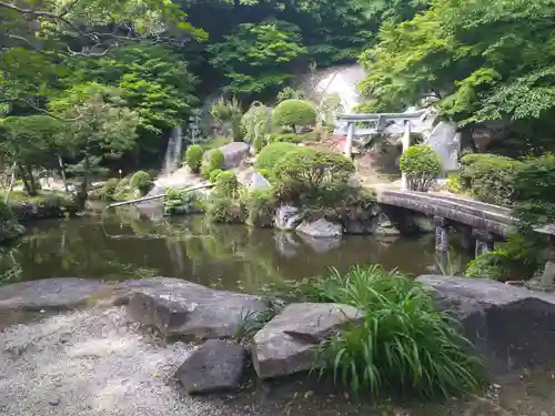 椎尾山薬王院の庭園