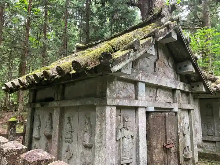 高野山金剛峯寺奥の院(和歌山県)