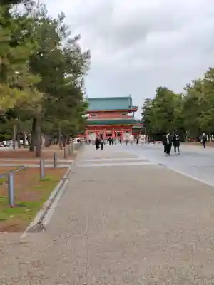 平安神宮の{uncategorized: "未分類", other: "その他", undefined: "問題あり", building: "その他建物", grave: "お墓", sacred_gate: "鳥居", guardian: "狛犬", statue: "像", buddha: "仏像", history: "歴史", nature: "自然", garden: "庭園", animal: "動物", pagoda: "塔", temizu: "手水舎", mountain_gate: "山門・神門", sanctuary: "本殿・本堂", subordinate: "末社・摂社", art: "芸術", scenery: "景色", jizo: "地蔵", ema: "絵馬", goshuin: "御朱印", omikuji: "おみくじ", items: "授与品その他", amulet: "お守り", goshuincho: "御朱印帳", eats: "食事", festival: "お祭り", votive_dance: "神楽", shichigosan: "七五三参", wedding: "結婚式", experience: "体験その他", initially: "初詣", around: "周辺", anti_infection: "感染症対策"}