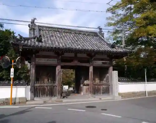 穴太寺の山門