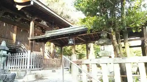 三輪神社の本殿