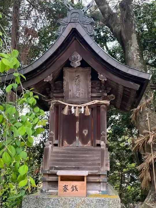 揖夜神社の{uncategorized: "未分類", other: "その他", undefined: "問題あり", building: "その他建物", grave: "お墓", sacred_gate: "鳥居", guardian: "狛犬", statue: "像", buddha: "仏像", history: "歴史", nature: "自然", garden: "庭園", animal: "動物", pagoda: "塔", temizu: "手水舎", mountain_gate: "山門・神門", sanctuary: "本殿・本堂", subordinate: "末社・摂社", art: "芸術", scenery: "景色", jizo: "地蔵", ema: "絵馬", goshuin: "御朱印", omikuji: "おみくじ", items: "授与品その他", amulet: "お守り", goshuincho: "御朱印帳", eats: "食事", festival: "お祭り", votive_dance: "神楽", shichigosan: "七五三参", wedding: "結婚式", experience: "体験その他", initially: "初詣", around: "周辺", anti_infection: "感染症対策"}