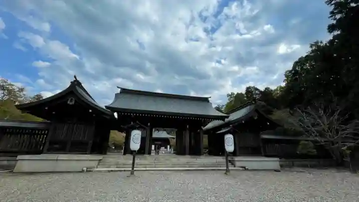 吉野神宮の山門・神門