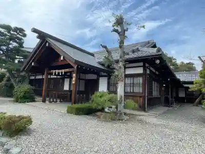 滋賀県護国神社の{uncategorized: "未分類", other: "その他", undefined: "問題あり", building: "その他建物", grave: "お墓", sacred_gate: "鳥居", guardian: "狛犬", statue: "像", buddha: "仏像", history: "歴史", nature: "自然", garden: "庭園", animal: "動物", pagoda: "塔", temizu: "手水舎", mountain_gate: "山門・神門", sanctuary: "本殿・本堂", subordinate: "末社・摂社", art: "芸術", scenery: "景色", jizo: "地蔵", ema: "絵馬", goshuin: "御朱印", omikuji: "おみくじ", items: "授与品その他", amulet: "お守り", goshuincho: "御朱印帳", eats: "食事", festival: "お祭り", votive_dance: "神楽", shichigosan: "七五三参", wedding: "結婚式", experience: "体験その他", initially: "初詣", around: "周辺", anti_infection: "感染症対策"}