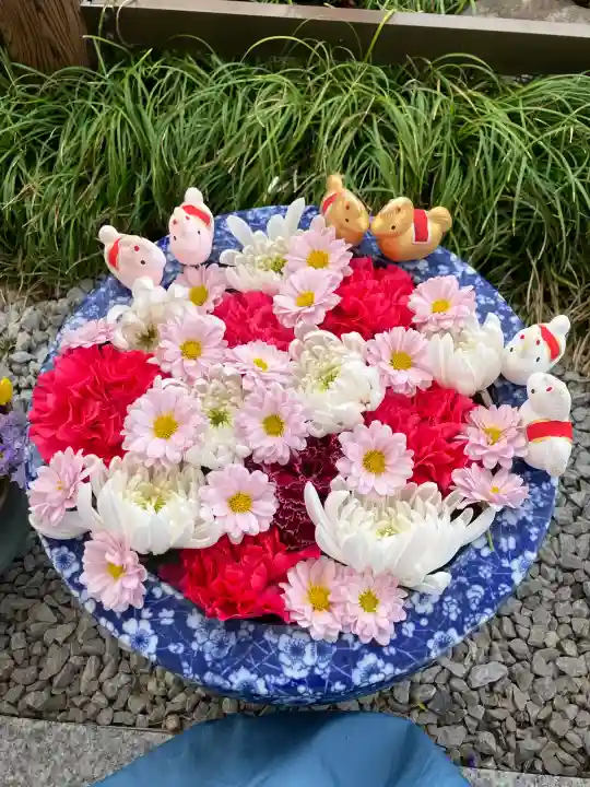 埼玉厄除け開運大師・龍泉寺(切り絵御朱印発祥の寺)の{uncategorized: "未分類", other: "その他", undefined: "問題あり", building: "その他建物", grave: "お墓", sacred_gate: "鳥居", guardian: "狛犬", statue: "像", buddha: "仏像", history: "歴史", nature: "自然", garden: "庭園", animal: "動物", pagoda: "塔", temizu: "手水舎", mountain_gate: "山門・神門", sanctuary: "本殿・本堂", subordinate: "末社・摂社", art: "芸術", scenery: "景色", jizo: "地蔵", ema: "絵馬", goshuin: "御朱印", omikuji: "おみくじ", items: "授与品その他", amulet: "お守り", goshuincho: "御朱印帳", eats: "食事", festival: "お祭り", votive_dance: "神楽", shichigosan: "七五三参", wedding: "結婚式", experience: "体験その他", initially: "初詣", around: "周辺", anti_infection: "感染症対策"}