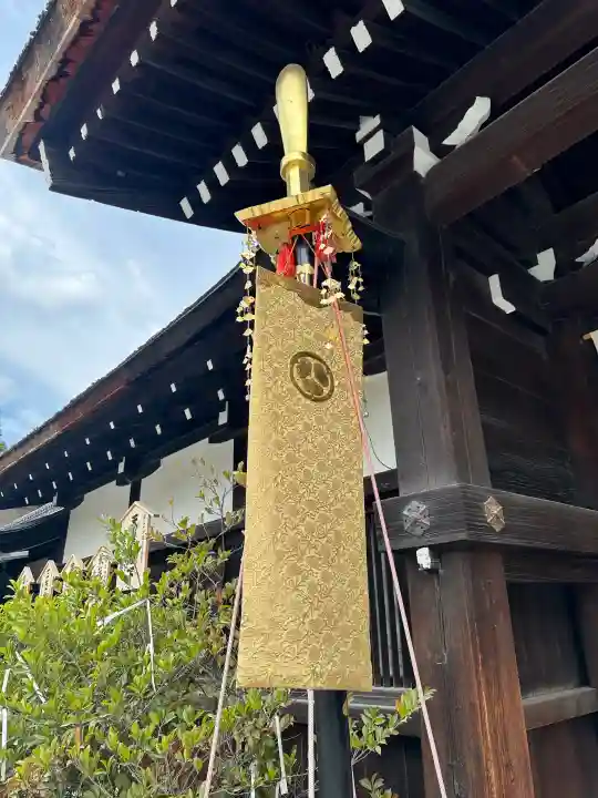賀茂御祖神社(下鴨神社)の{uncategorized: "未分類", other: "その他", undefined: "問題あり", building: "その他建物", grave: "お墓", sacred_gate: "鳥居", guardian: "狛犬", statue: "像", buddha: "仏像", history: "歴史", nature: "自然", garden: "庭園", animal: "動物", pagoda: "塔", temizu: "手水舎", mountain_gate: "山門・神門", sanctuary: "本殿・本堂", subordinate: "末社・摂社", art: "芸術", scenery: "景色", jizo: "地蔵", ema: "絵馬", goshuin: "御朱印", omikuji: "おみくじ", items: "授与品その他", amulet: "お守り", goshuincho: "御朱印帳", eats: "食事", festival: "お祭り", votive_dance: "神楽", shichigosan: "七五三参", wedding: "結婚式", experience: "体験その他", initially: "初詣", around: "周辺", anti_infection: "感染症対策"}